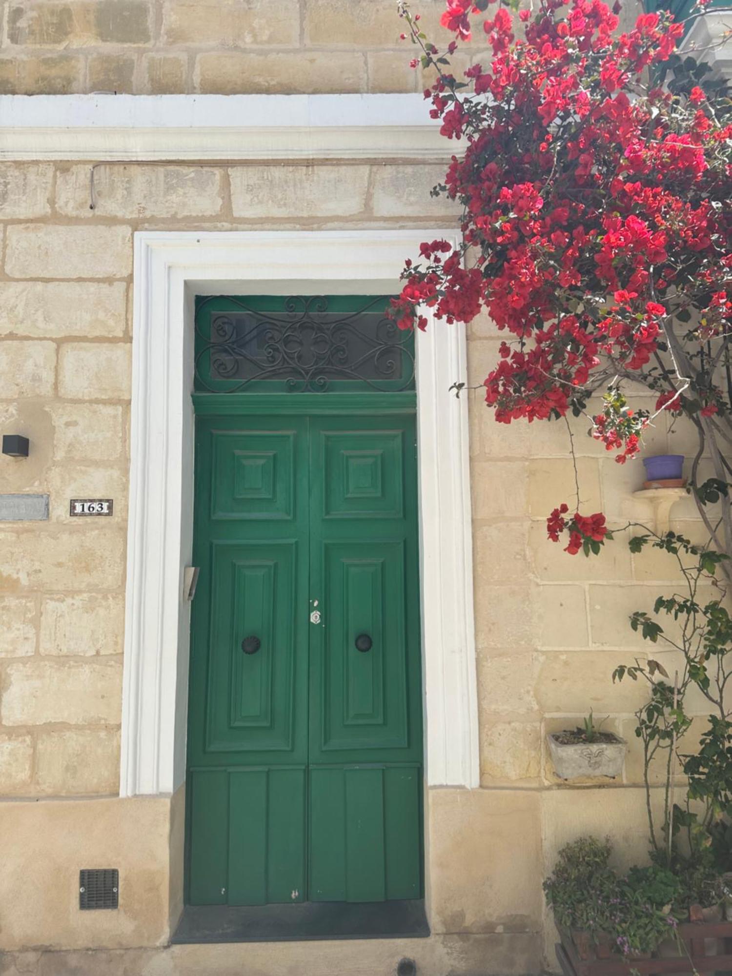 Apartman Iris -paola Modern Townhouse